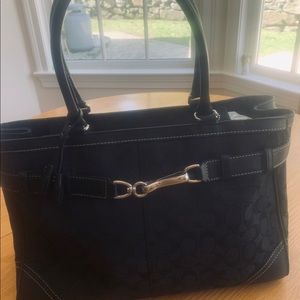 Perfect Coach bag. Meticulous.Excellent storage.